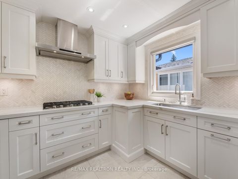 Photo 17 at 10 Terrydale Drive, Bathurst Manor, Toronto