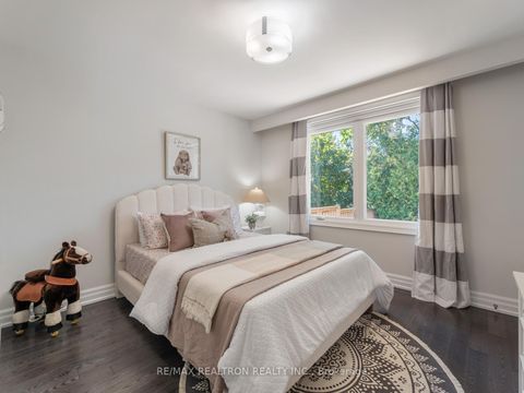 Photo 24 at 10 Terrydale Drive, Bathurst Manor, Toronto