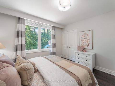 Photo 25 at 10 Terrydale Drive, Bathurst Manor, Toronto