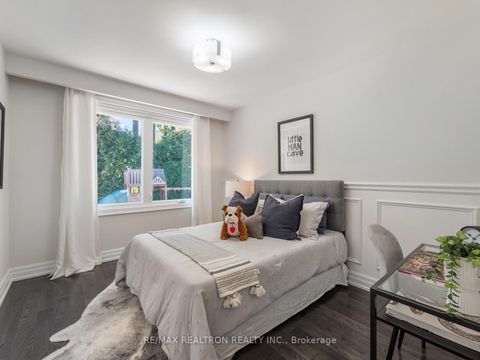Photo 27 at 10 Terrydale Drive, Bathurst Manor, Toronto