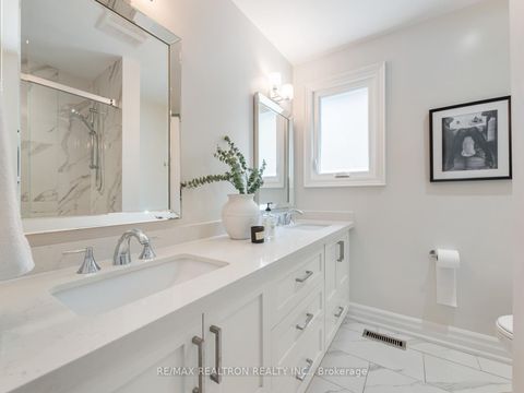 Photo 31 at 10 Terrydale Drive, Bathurst Manor, Toronto
