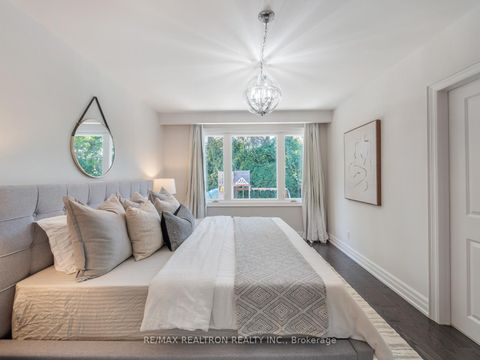 Photo 33 at 10 Terrydale Drive, Bathurst Manor, Toronto