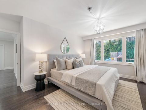 Photo 34 at 10 Terrydale Drive, Bathurst Manor, Toronto