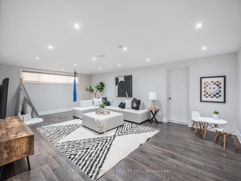 Photo 37 at 10 Terrydale Drive, Bathurst Manor, Toronto
