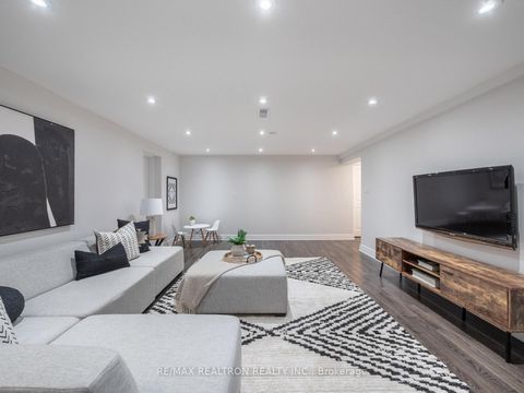 Photo 38 at 10 Terrydale Drive, Bathurst Manor, Toronto