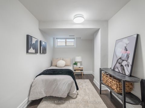 Photo 39 at 10 Terrydale Drive, Bathurst Manor, Toronto