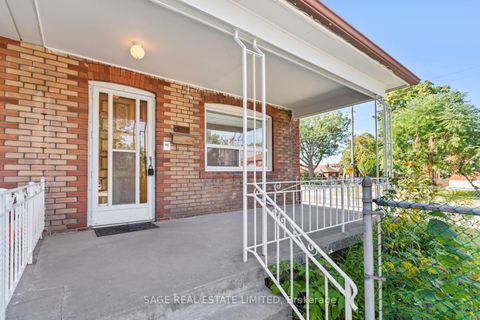 Photo 3 at 49 Bowie Avenue, Belgravia, Toronto
