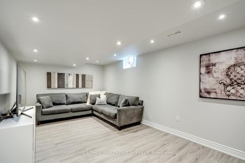 Photo 32 at 3174 Scotscraig Crescent, BC Bronte Creek, Oakville