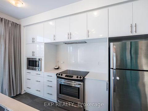 Photo 5 at 3128 Mintwood Circle, GO Glenorchy, Oakville