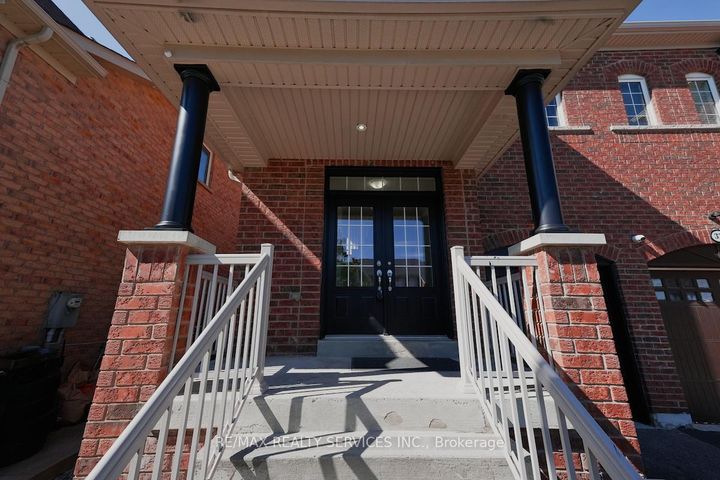 Photo 2 at 30 Loftsmoor Drive, Wellington, Brampton