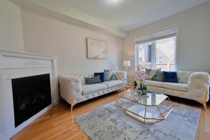 Photo 10 at 30 Loftsmoor Drive, Wellington, Brampton