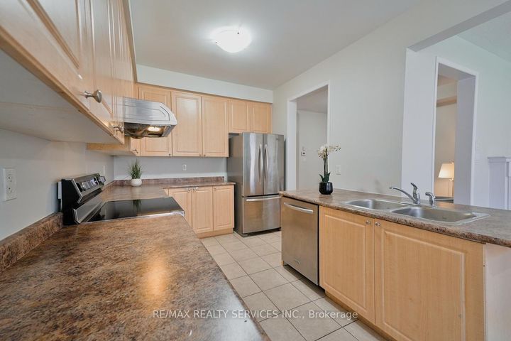 Photo 13 at 30 Loftsmoor Drive, Wellington, Brampton