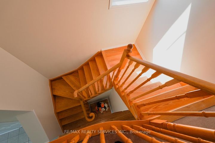 Photo 16 at 30 Loftsmoor Drive, Wellington, Brampton