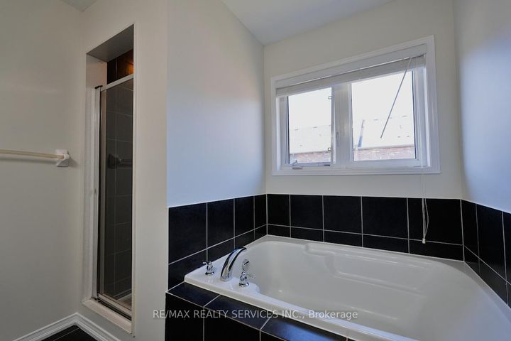 Photo 22 at 30 Loftsmoor Drive, Wellington, Brampton