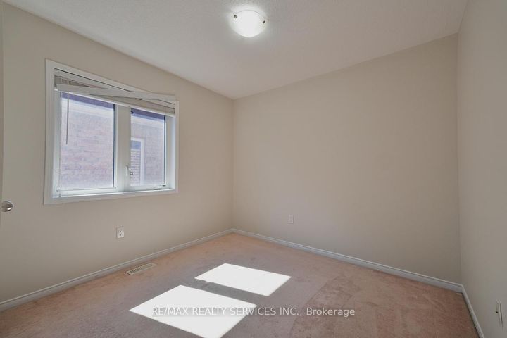Photo 24 at 30 Loftsmoor Drive, Wellington, Brampton