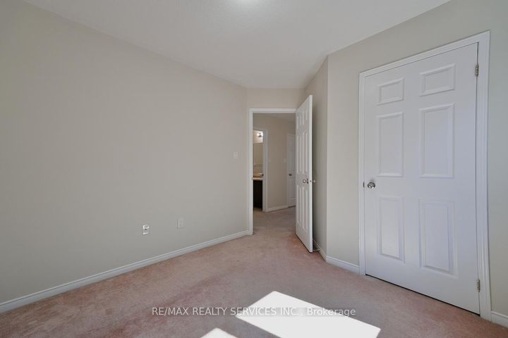 Photo 25 at 30 Loftsmoor Drive, Wellington, Brampton