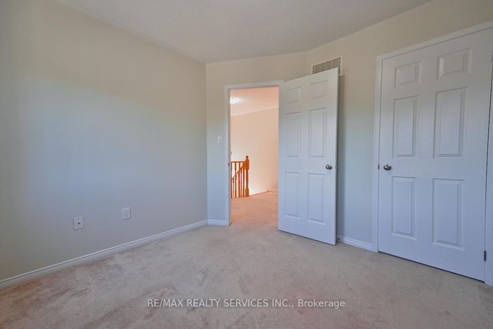 Photo 28 at 30 Loftsmoor Drive, Wellington, Brampton