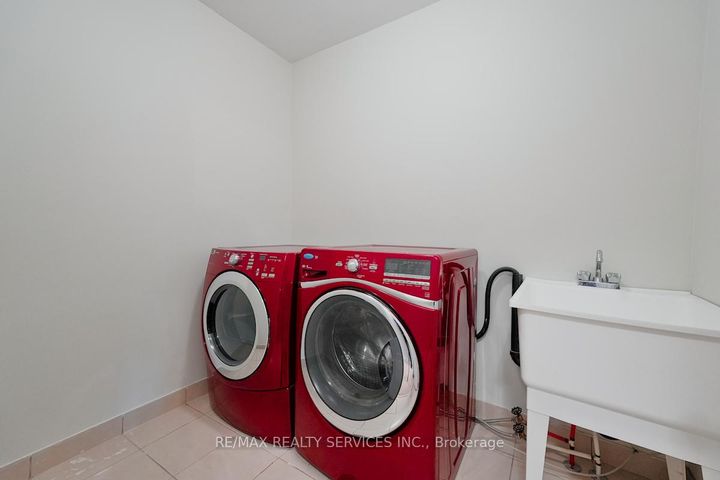 Photo 31 at 30 Loftsmoor Drive, Wellington, Brampton
