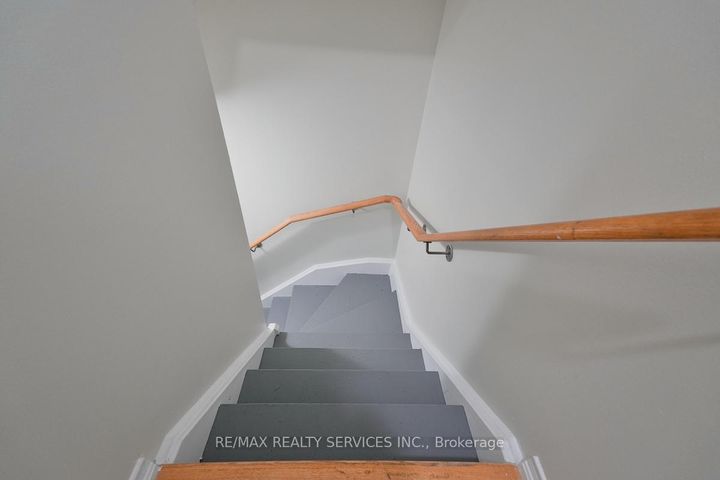 Photo 33 at 30 Loftsmoor Drive, Wellington, Brampton