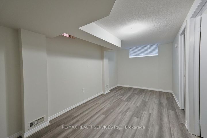Photo 35 at 30 Loftsmoor Drive, Wellington, Brampton