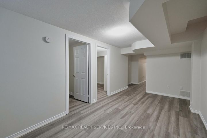 Photo 36 at 30 Loftsmoor Drive, Wellington, Brampton