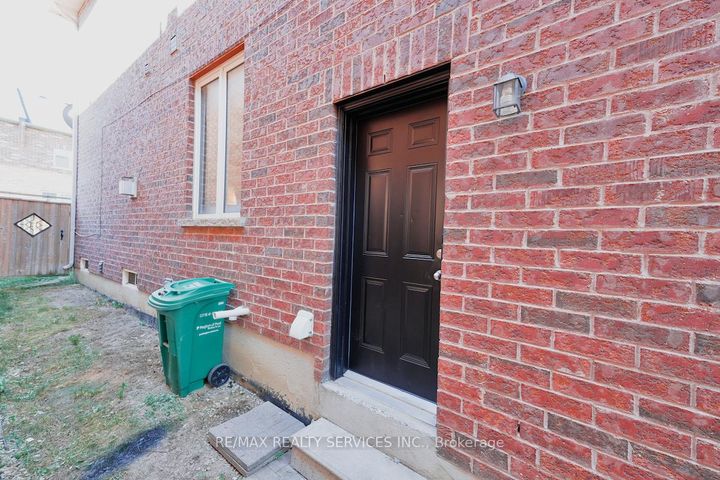 Photo 46 at 30 Loftsmoor Drive, Wellington, Brampton