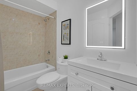 Photo 14 at 32 - 19 Foxchase Avenue, East Woodbridge, Vaughan