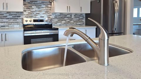 Photo 12 at 29 Ruden Crescent, Donalda, Toronto