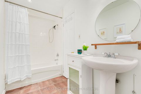 Photo 42 at 21 Nuffield Drive, Guildwood, Toronto
