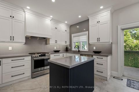 Photo 8 at 15 - 8032 KIPLING Avenue, West Woodbridge, Vaughan