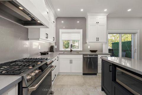 Photo 10 at 15 - 8032 KIPLING Avenue, West Woodbridge, Vaughan
