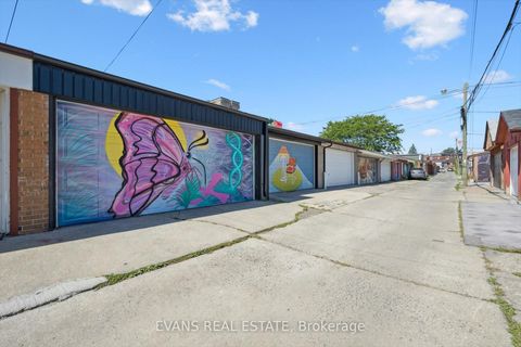 Photo 22 at 25 Uxbridge Avenue, Pellam Park, Toronto