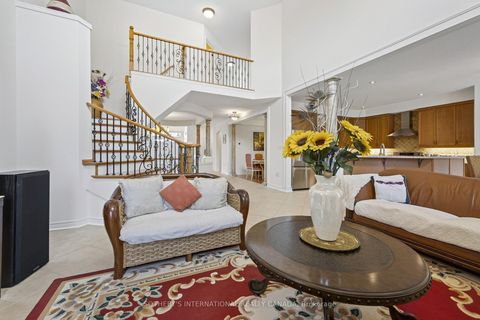 Photo 11 at 12 Parisian Crescent, Shore, Barrie