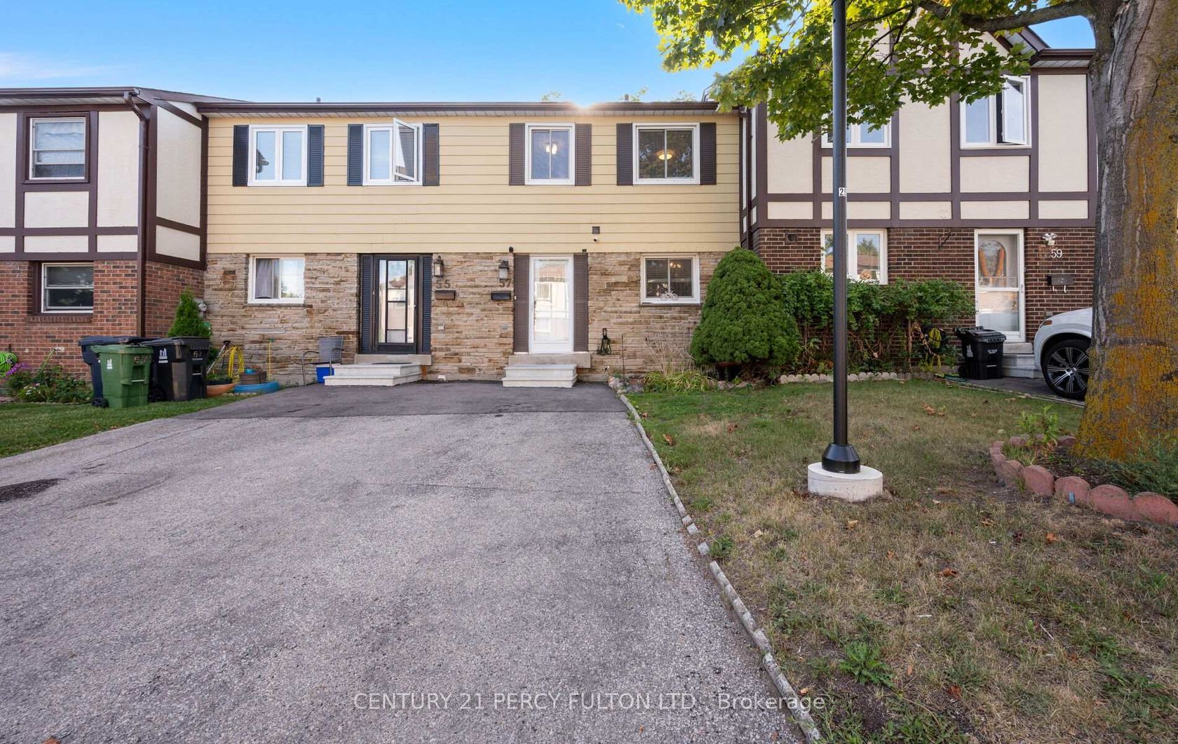 111 - 57 Golden Appleway, Donalda, Toronto by Loree Meneguzzi Real Estate 111 - 57 Golden Appleway, Donalda, Toronto