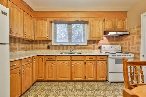 Photo 11 at 35 Beckett Avenue, Rustic, Toronto