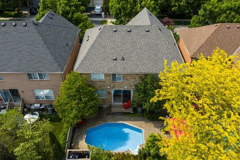 Photo 1 at 1392 Pinecliff Road, WT West Oak Trails, Oakville