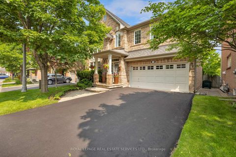 Photo 3 at 1392 Pinecliff Road, WT West Oak Trails, Oakville