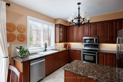 Photo 15 at 1392 Pinecliff Road, WT West Oak Trails, Oakville