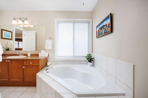 Photo 26 at 1392 Pinecliff Road, WT West Oak Trails, Oakville