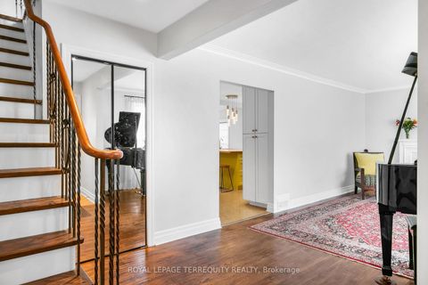 Photo 3 at 11 Urbandale Avenue, Newtonbrook East, Toronto