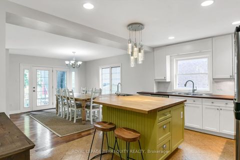 Photo 7 at 11 Urbandale Avenue, Newtonbrook East, Toronto