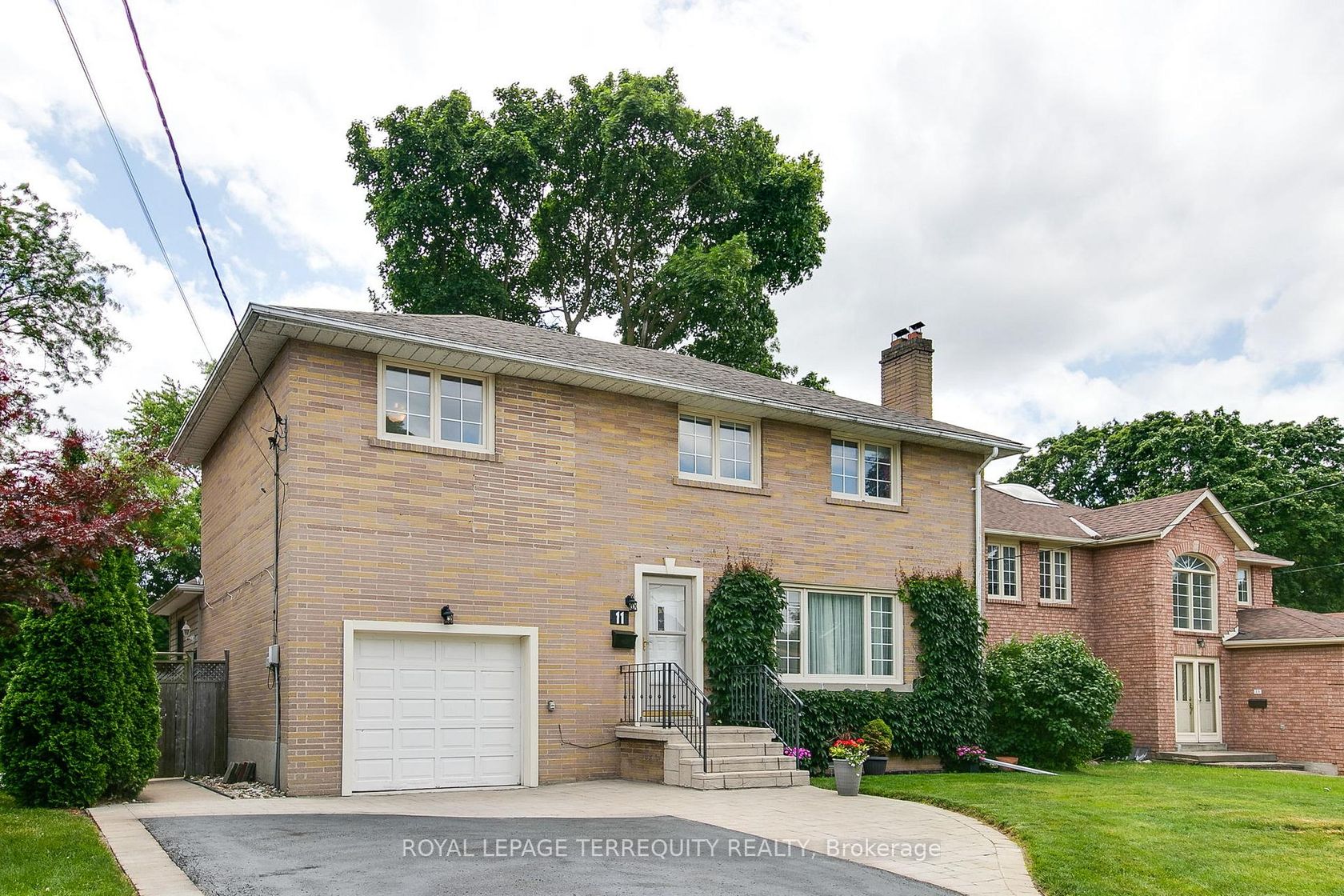11 Urbandale Avenue, Newtonbrook East, Toronto 
