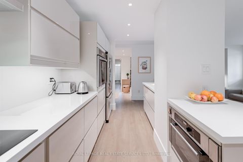 Photo 14 at 221 - 80 Coe Hill Drive, Swansea, Toronto