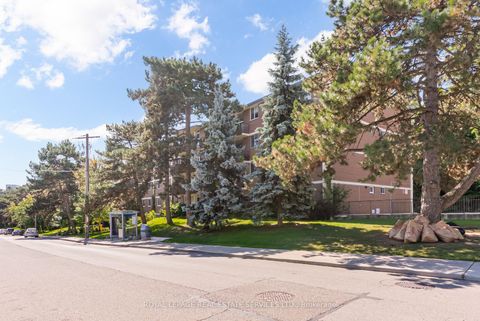 Photo 38 at 221 - 80 Coe Hill Drive, Swansea, Toronto