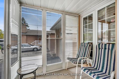 Photo 2 at 15 Breadner Drive, Richview, Toronto