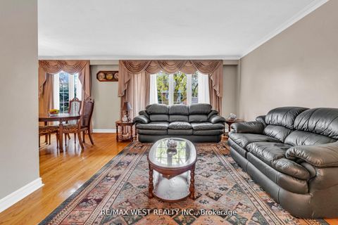 Photo 4 at 15 Breadner Drive, Richview, Toronto