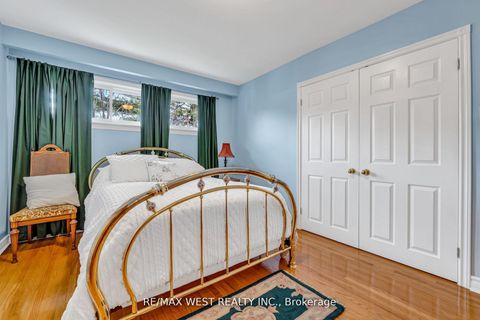 Photo 14 at 15 Breadner Drive, Richview, Toronto