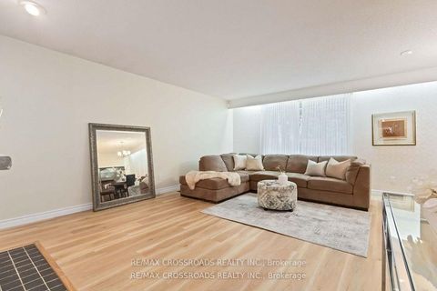 Photo 3 at 3 Bowater Drive, Sullivan, Toronto