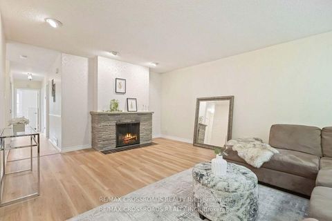 Photo 7 at 3 Bowater Drive, Sullivan, Toronto