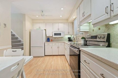 Photo 12 at 3 Bowater Drive, Sullivan, Toronto